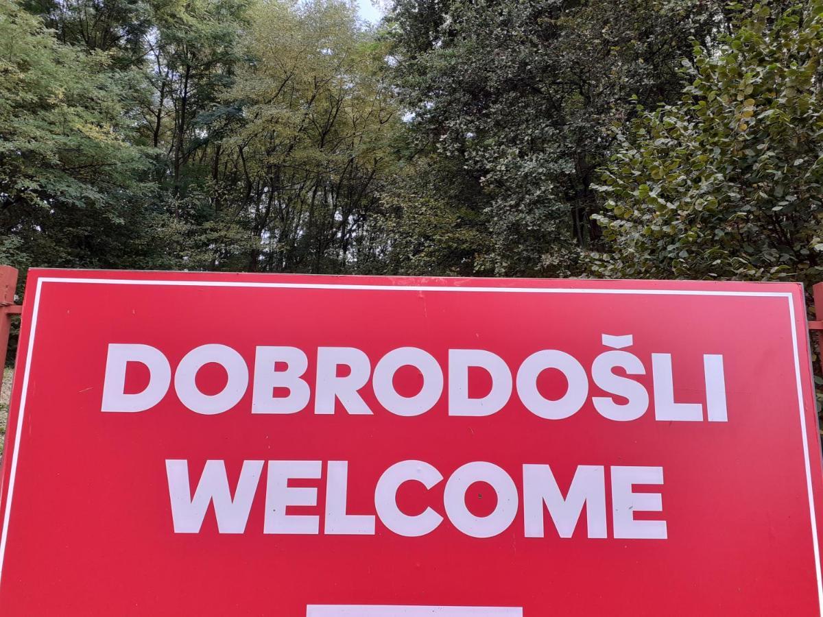 Obiteljski Apartman Borovi Visoko Exteriér fotografie