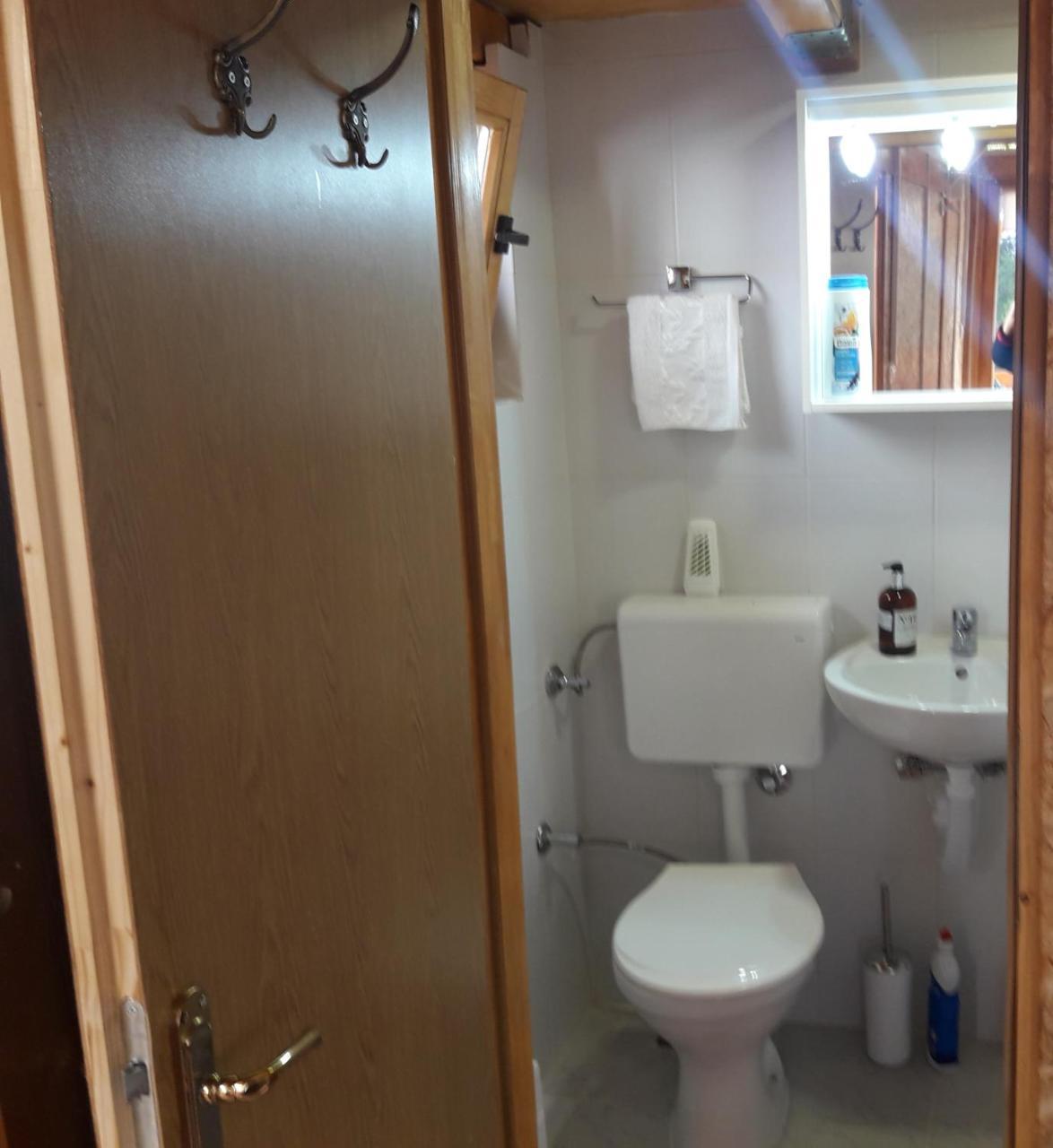 Obiteljski Apartman Borovi Visoko Exteriér fotografie