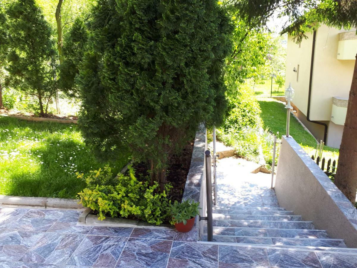 Obiteljski Apartman Borovi Visoko Exteriér fotografie